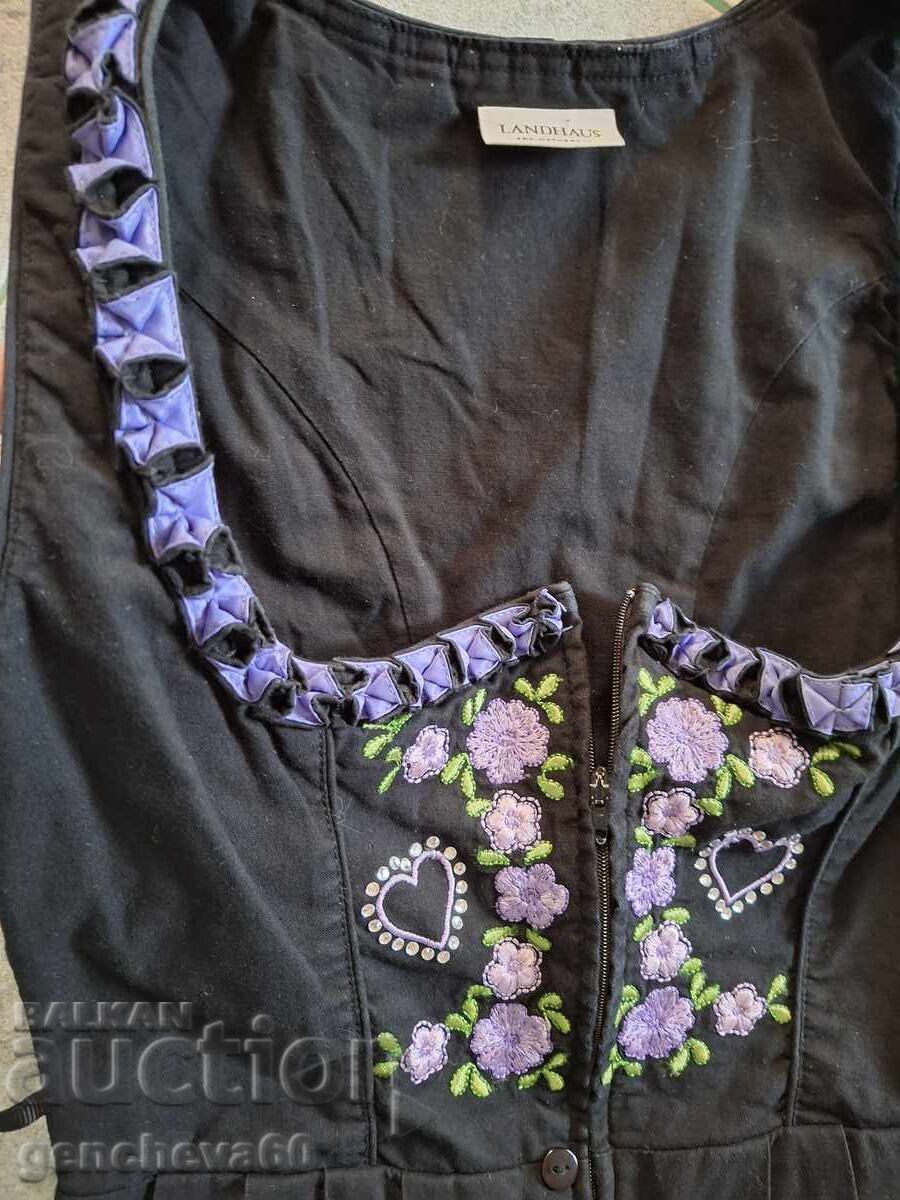 Rochie tradițională germană cu broderie - 5