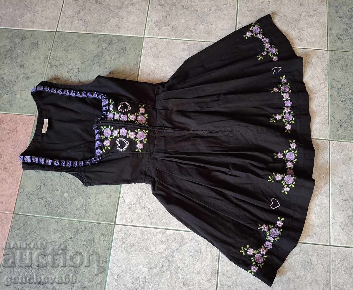 Rochie tradițională germană cu broderie - 6