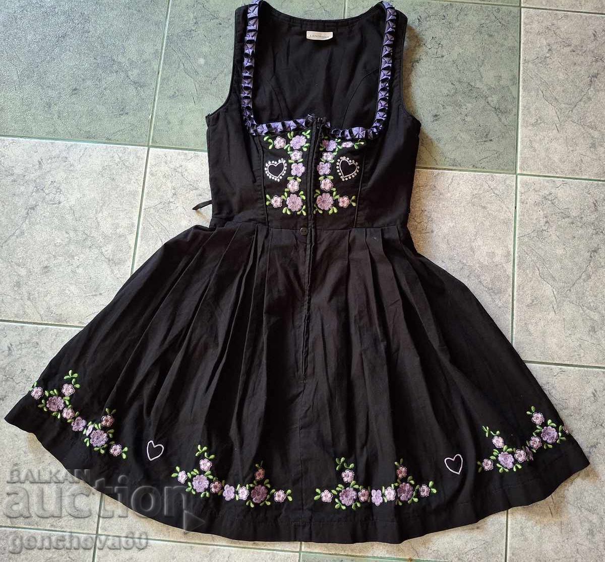 Rochie tradițională germană cu broderie - 7