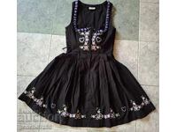 Традиционен немски сукман с бродерия