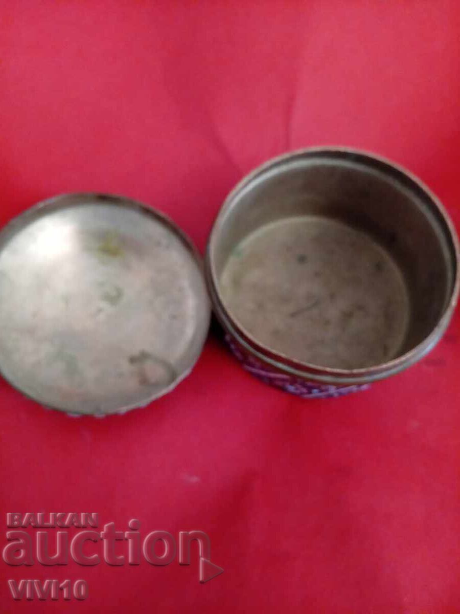 Доставка на Старинна кутия за бижута,мед ,емаил, 8см