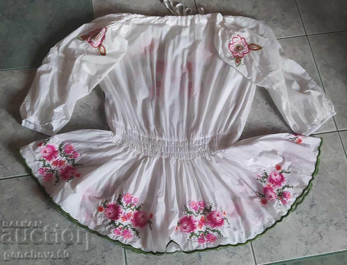 Livrarea Tunica de damă cu broderie bogată/costum popular