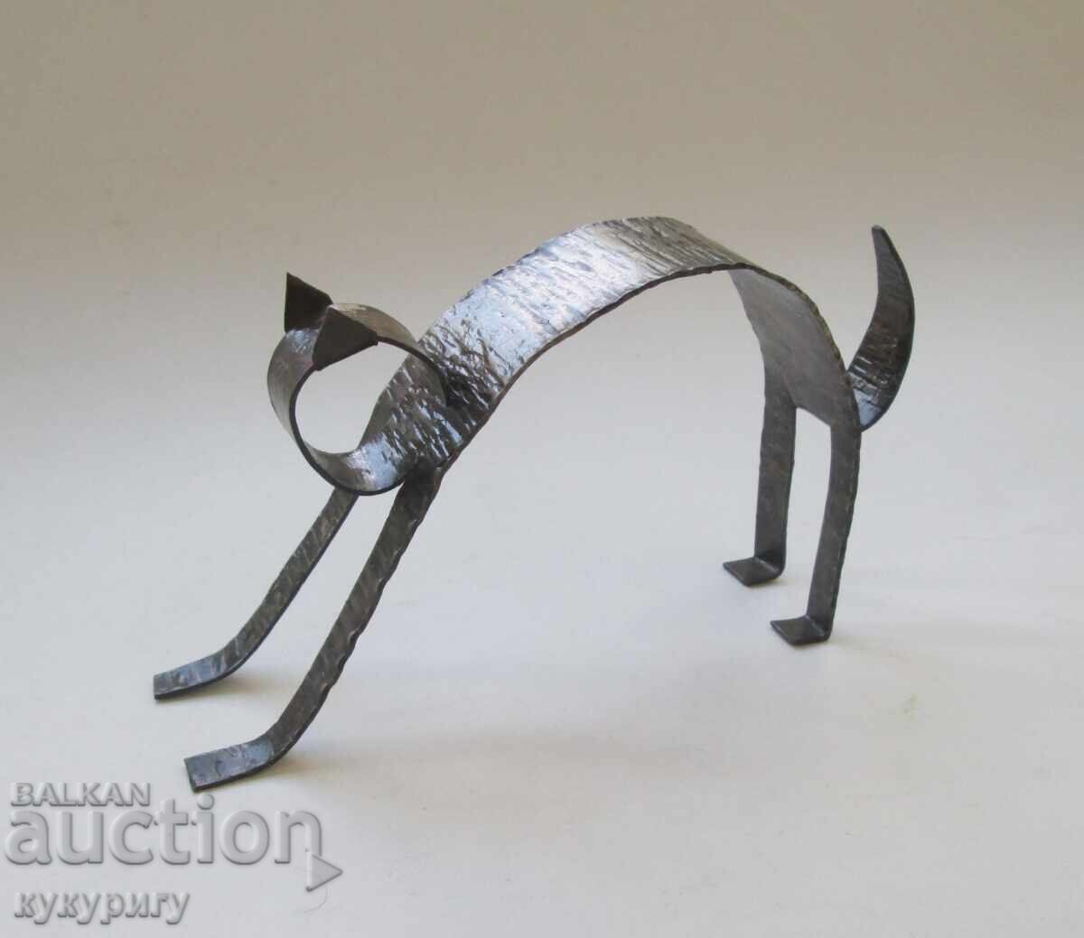 Παλιά διακοσμητική φιγούρα γάτας από σφυρήλατο σίδερο Παλιά διακοσμητική φιγούρα γάτας από σφυρήλατο σίδερο