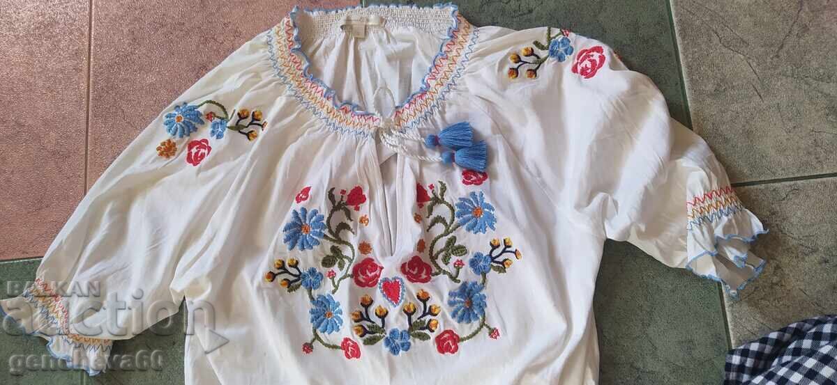 Delivery of Knitted blouse with denim embroidery