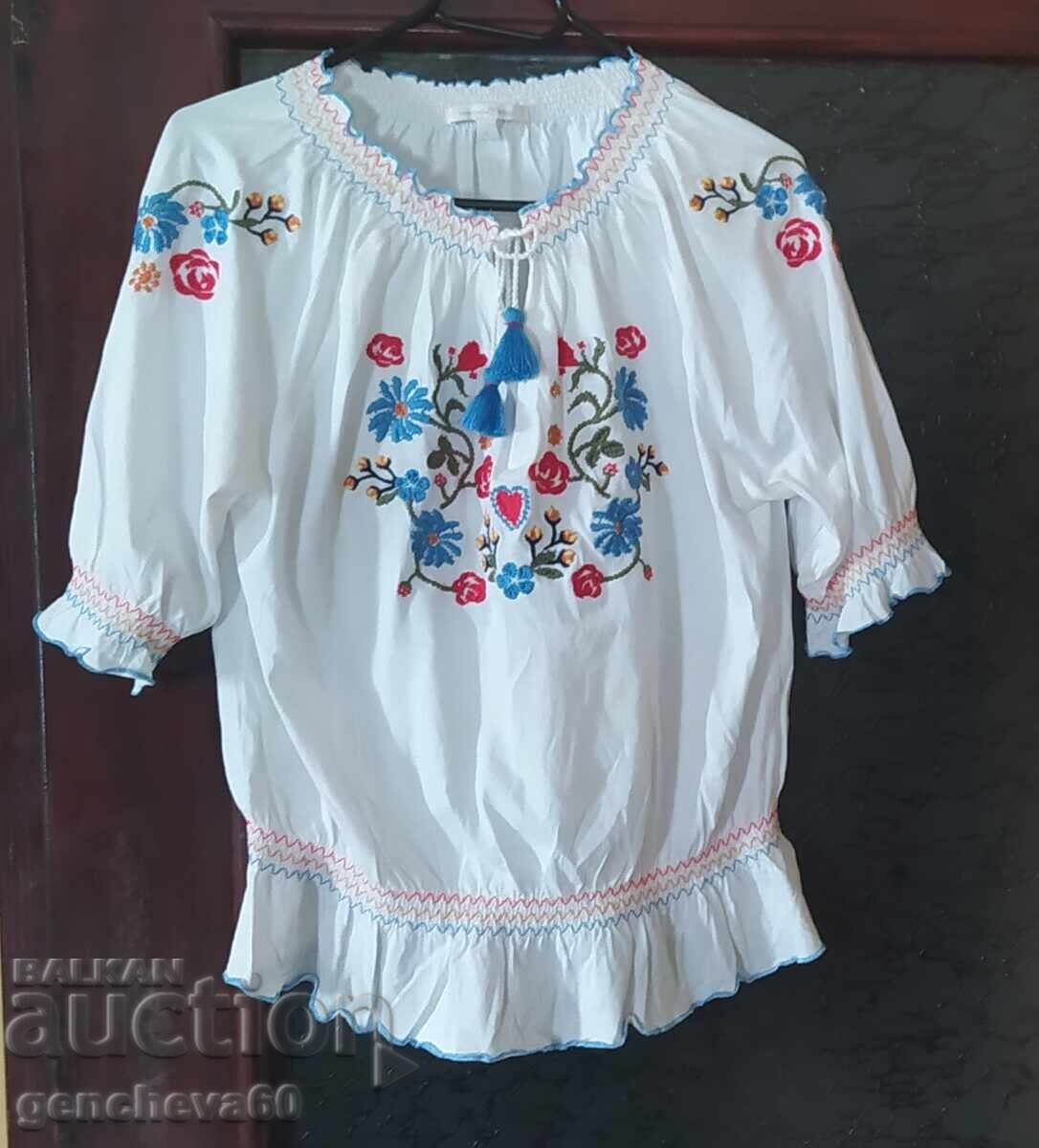 Трикотажна блуза с бродерия на Деним