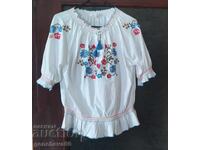 Bluză tricotată cu broderie pe Denim