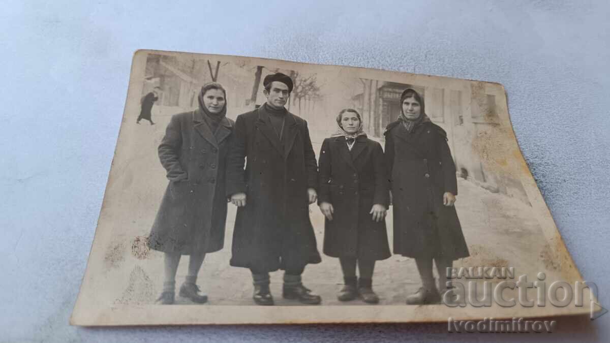 Photo Sofia Man and three women on the sidewalk in winter