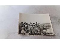 Φωτογραφία Αγόρια και κορίτσια στην παραλία