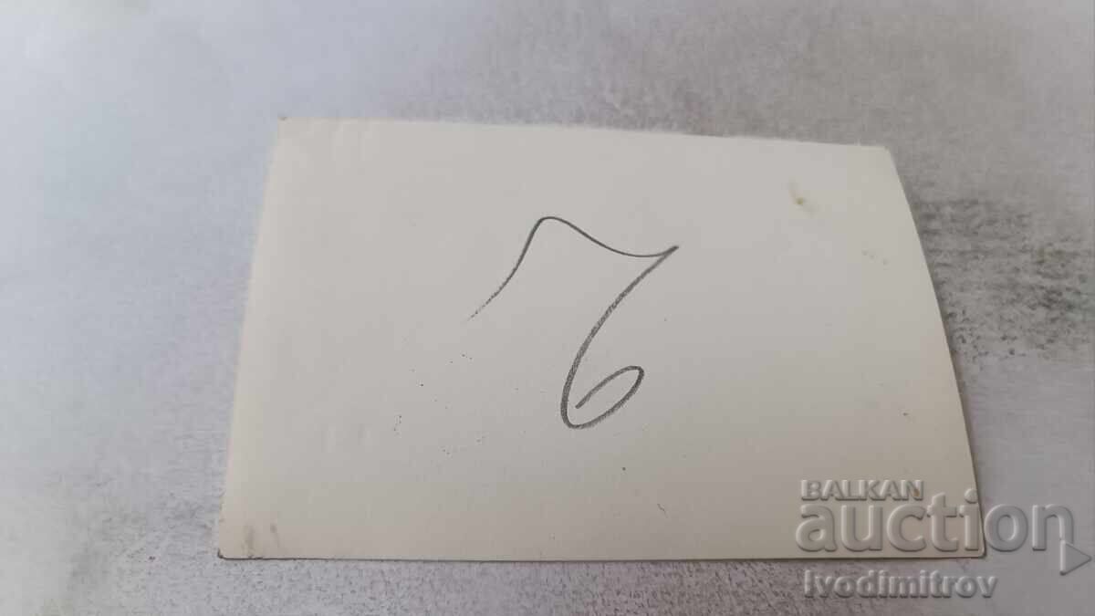 Φωτογραφία Νέων και κοριτσιών με μαγιό σε σκαλιά με τιμή 1.65 BGN | € 0.84