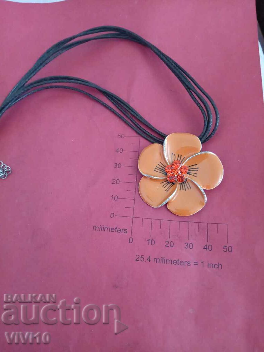 Colier vechi cu email și pietre Colier vechi cu email și pietre