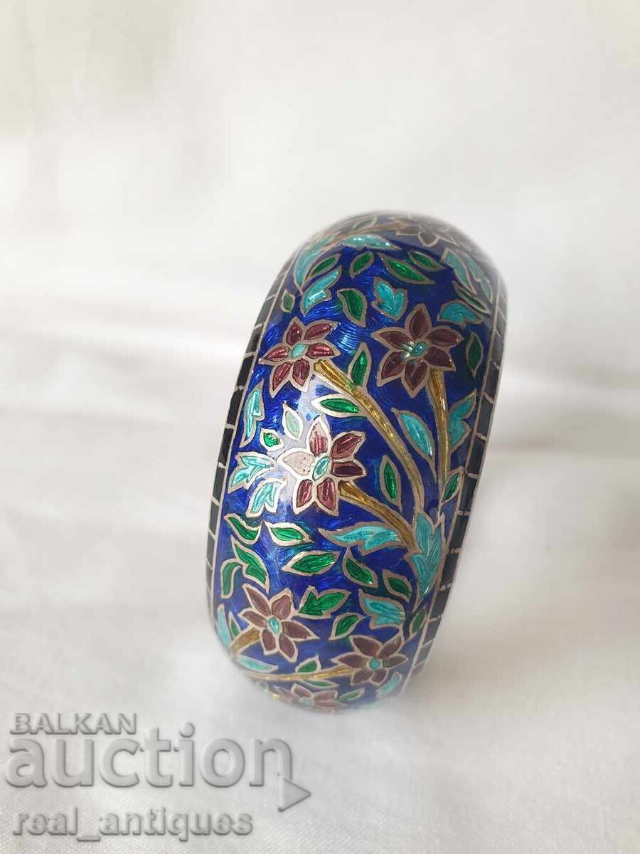 сребърна гривна с емайл с цена 315.00 лв. | € 161.06