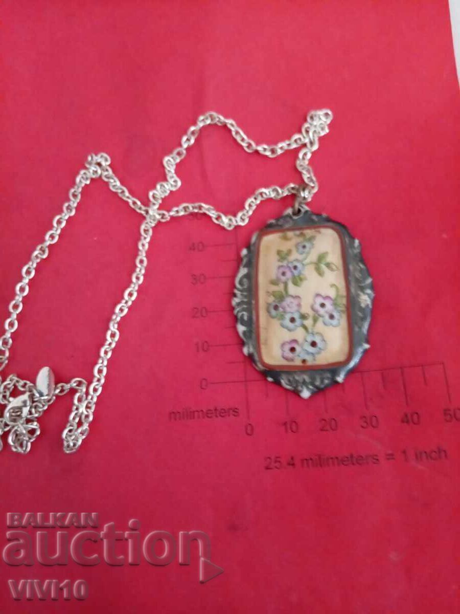 Colier vechi, porțelan Colier vechi, porțelan