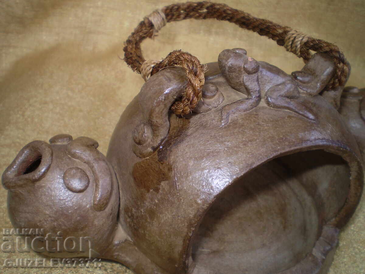 Παλιό κεραμικό τασάκι με βάτραχο και δύο κεφάλια στα πλάγια με τιμή 139.00 BGN | € 71.07