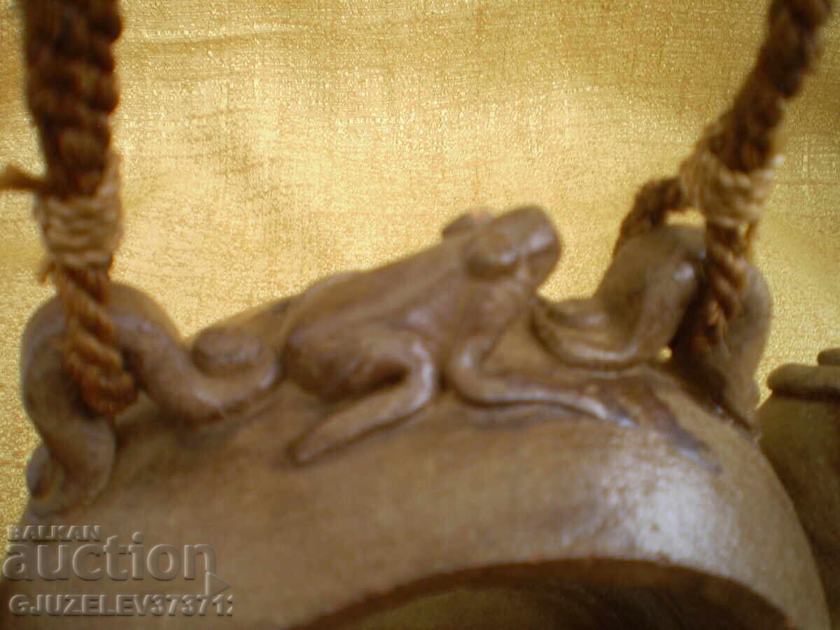 Δημοπρασία Παλιό κεραμικό τασάκι με βάτραχο και δύο κεφάλια στα πλάγια