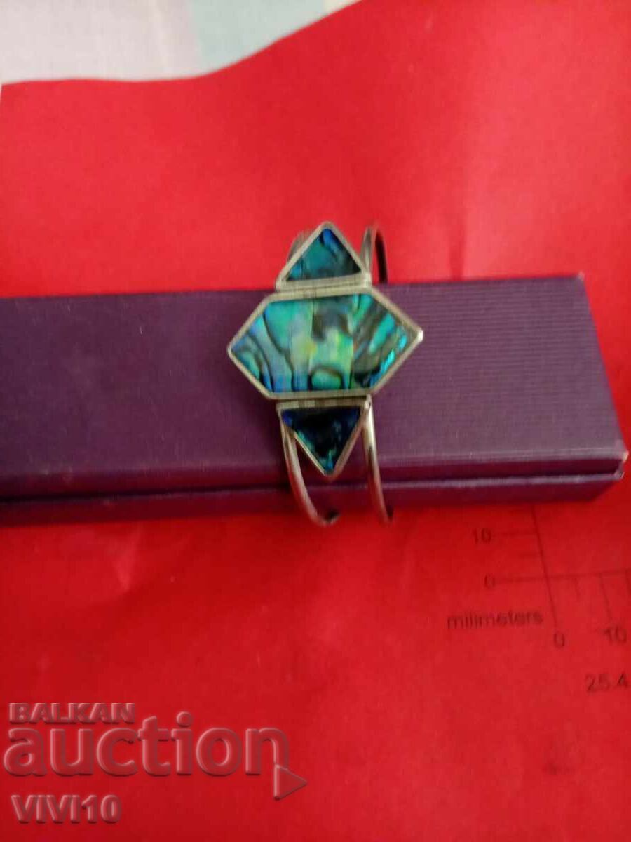 Βραχιόλι αντίκα με μαργαριτάρι με τιμή 40.00 BGN | € 20.45