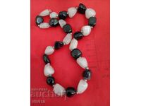 Colier vechi din agat negru și alb