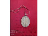Antique necklace with white onyx setting