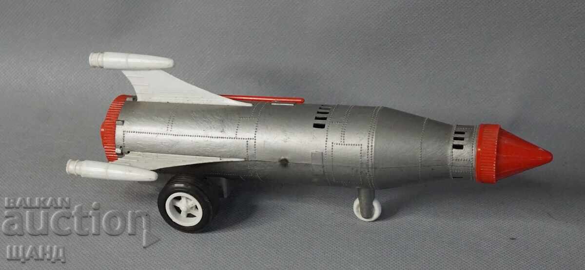 Παλιό πλαστικό παιχνίδι, μοντέλο διαστημικού πυραύλου με τιμή 20.00 BGN | € 10.23