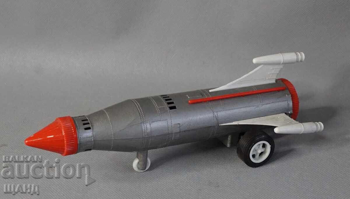 Παλιό πλαστικό παιχνίδι, μοντέλο διαστημικού πυραύλου