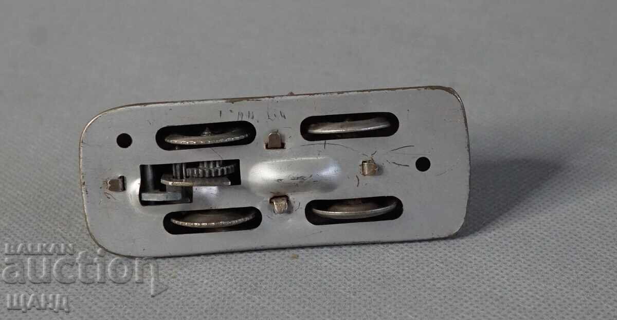 Παράδοση Παλιό μεταλλικό μηχανικό παιχνίδι, μοντέλο αυτοκίνητο για πίστα