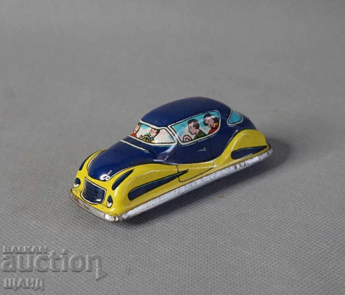 Παλιό μεταλλικό μηχανικό παιχνίδι, μοντέλο αυτοκίνητο για πίστα