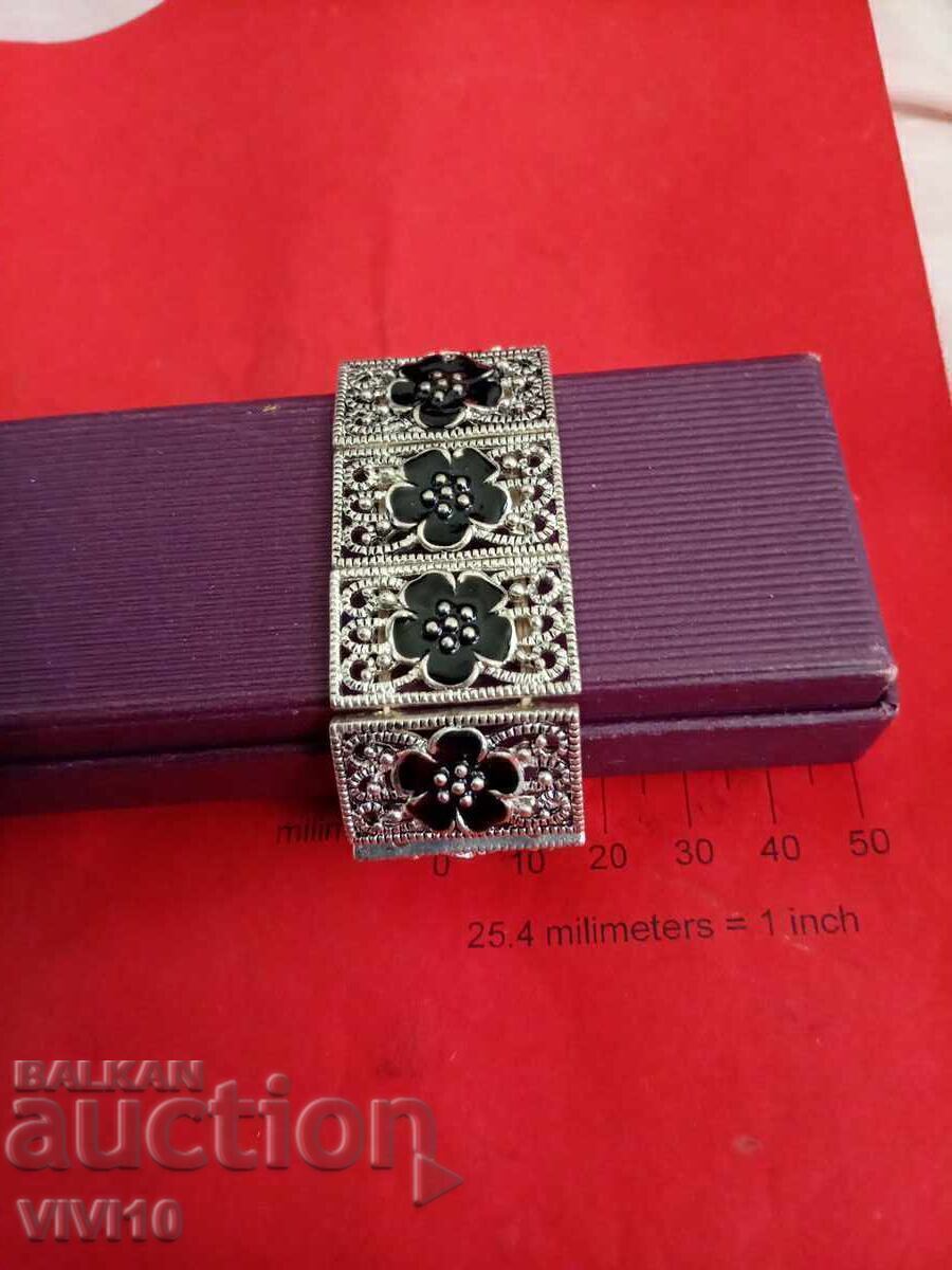 Старинна гривна емаил с цена 15.00 €