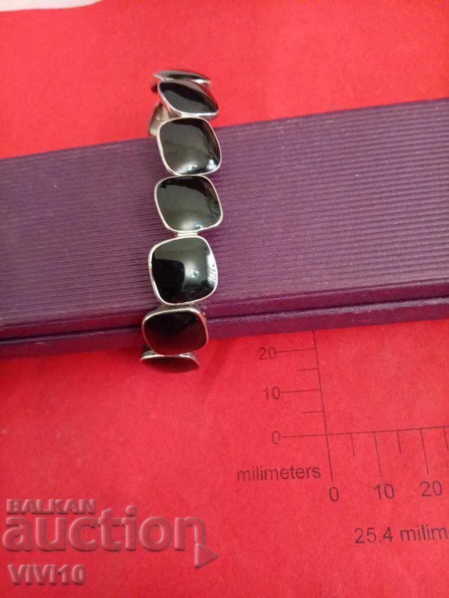 Brățară veche emailată cu preț € 15.00 | 29.34 BGN