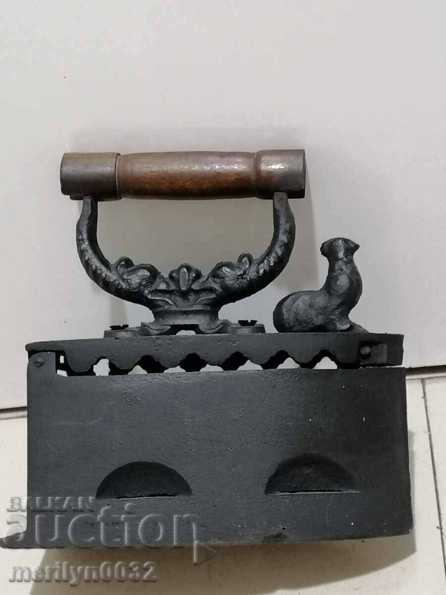 Ένα παλιό σίδερο στη φωτιά με τιμή 69.00 BGN | € 35.28