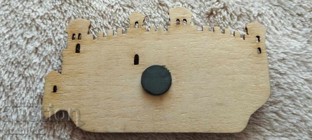 Suvenir cu magnet pentru frigider, din lemn cu preț € 2.00 | 3.91 BGN
