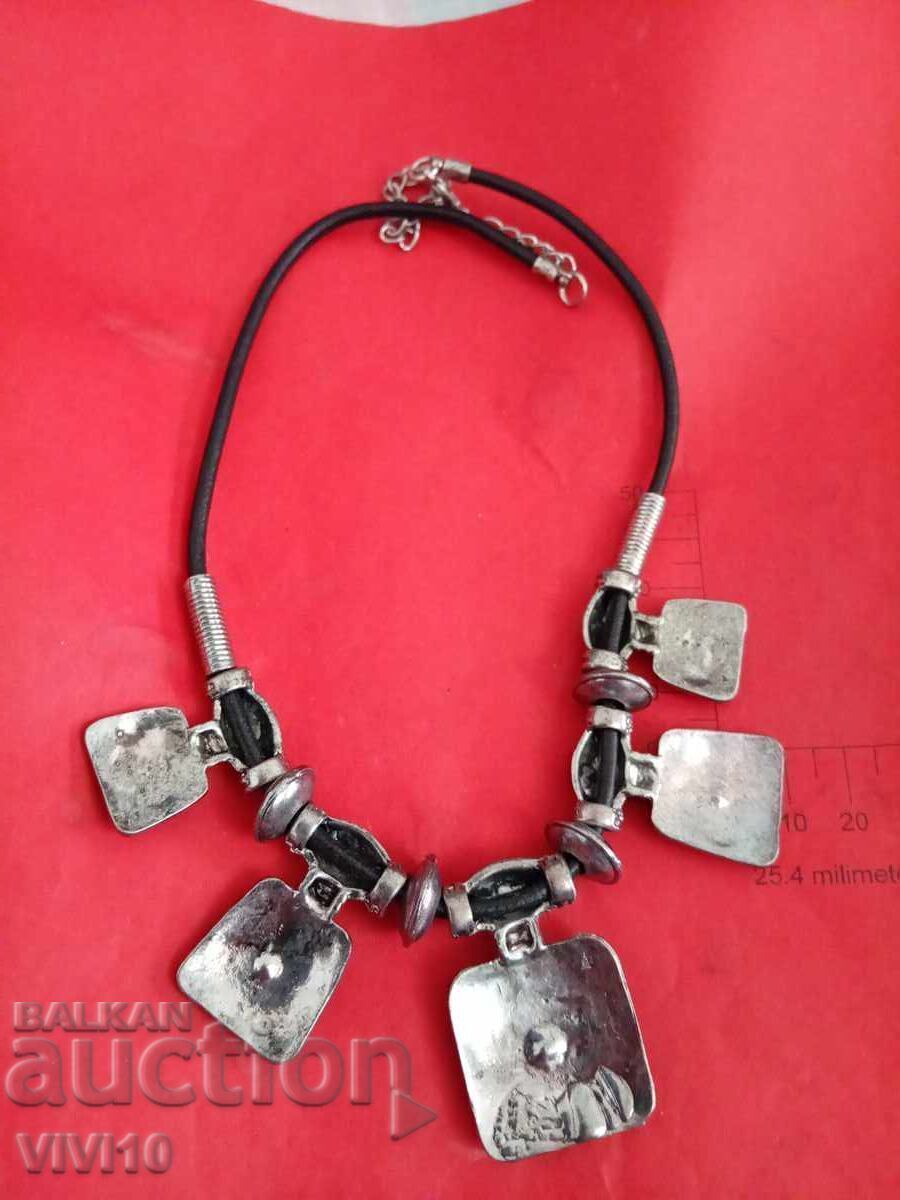 Αρχαίο κολιέ με σμάλτο με τιμή € 30.68 | 60.00 BGN Αρχαίο κολιέ με σμάλτο με τιμή € 30.68 | 60.00 BGN