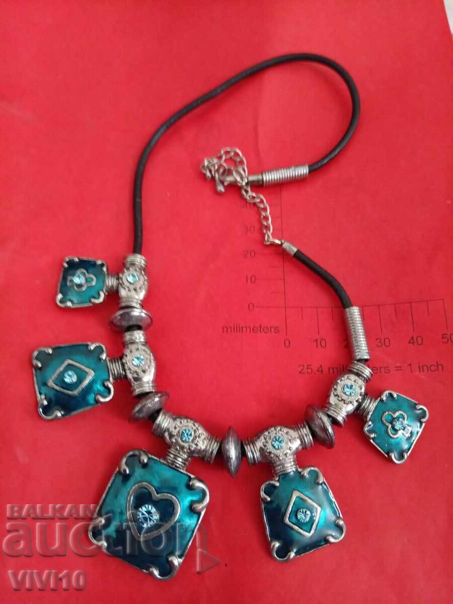 Старинно колие с емаил Старинно колие с емаил