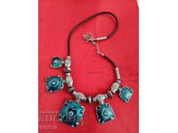 Αρχαίο κολιέ με σμάλτο