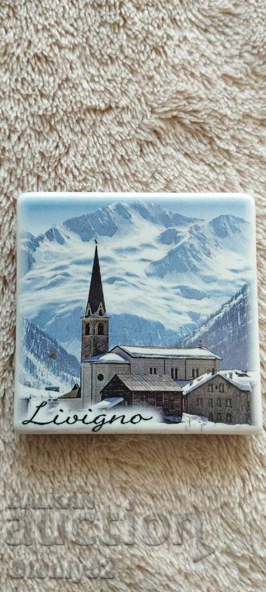 Souvenir with a fridge magnet, made of ceramic Souvenir with a fridge magnet, made of ceramic
