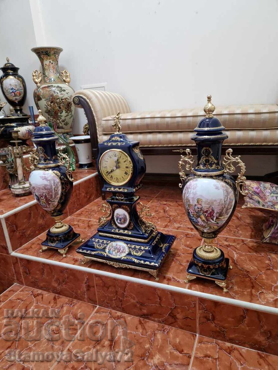 Delivery of Stunning Italian porcelain mantel clock with 2 decorations