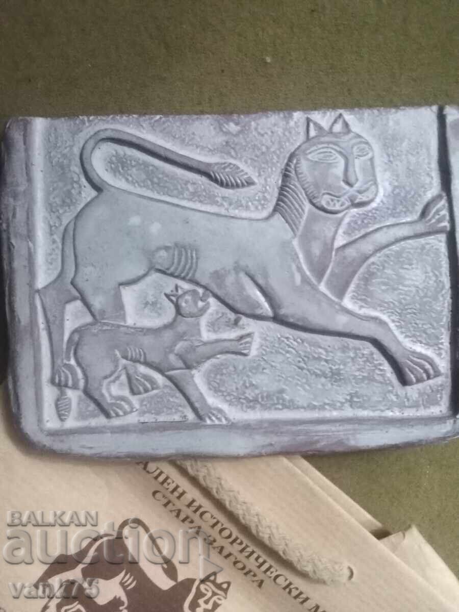 Tablou ceramic pentru perete cu preț 1.00 BGN | € 0.51 Tablou ceramic pentru perete cu preț 1.00 BGN | € 0.51