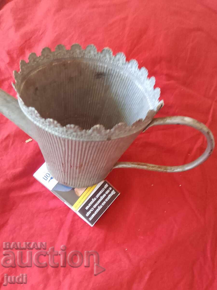 Stropitoare metalică socială nouă cu preț 30.00 BGN | € 15.34 Stropitoare metalică socială nouă cu preț 30.00 BGN | € 15.34