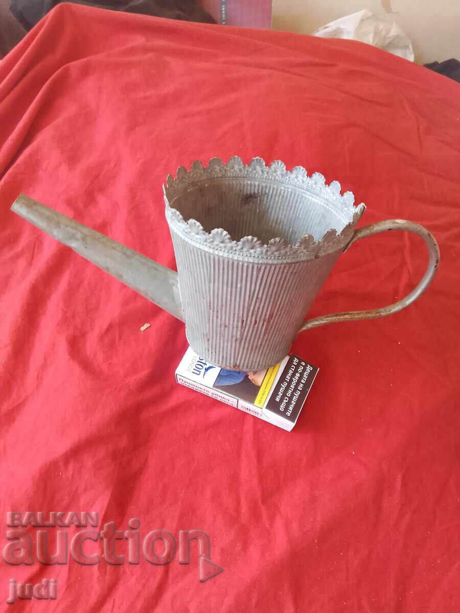 Stropitoare metalică socială nouă Stropitoare metalică socială nouă