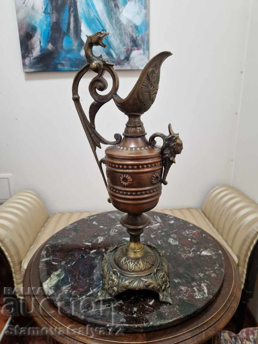 Cană renascentistă antică din bronz cu ornamente