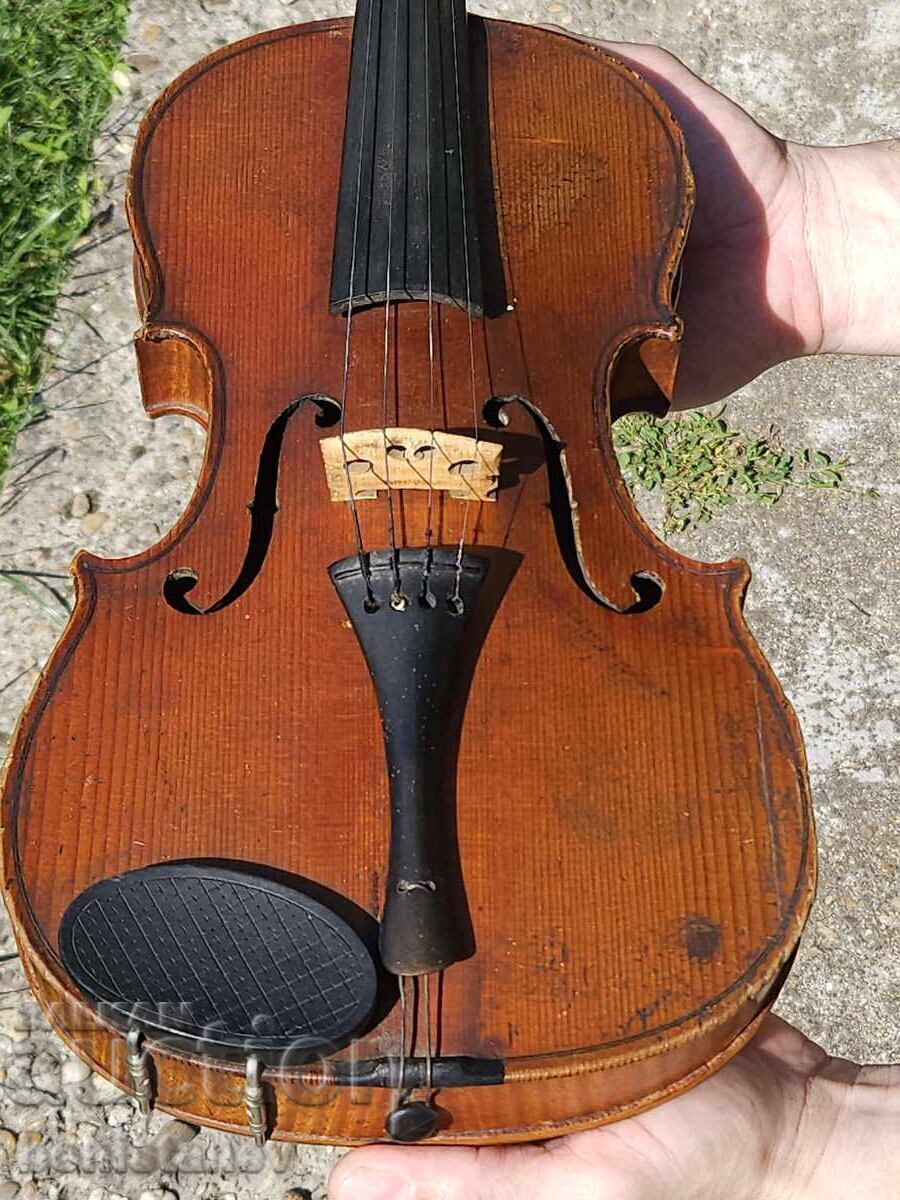 Vioară germană veche din secolul al XIX-lea cu preț 630.00 BGN | € 322.11 Vioară germană veche din secolul al XIX-lea cu preț 630.00 BGN | € 322.11