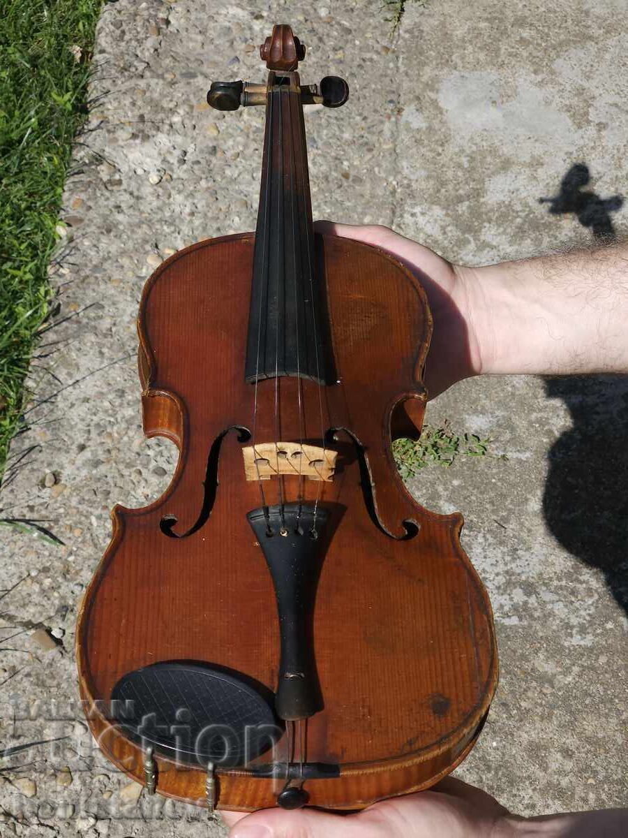 Vioară germană veche din secolul al XIX-lea Vioară germană veche din secolul al XIX-lea