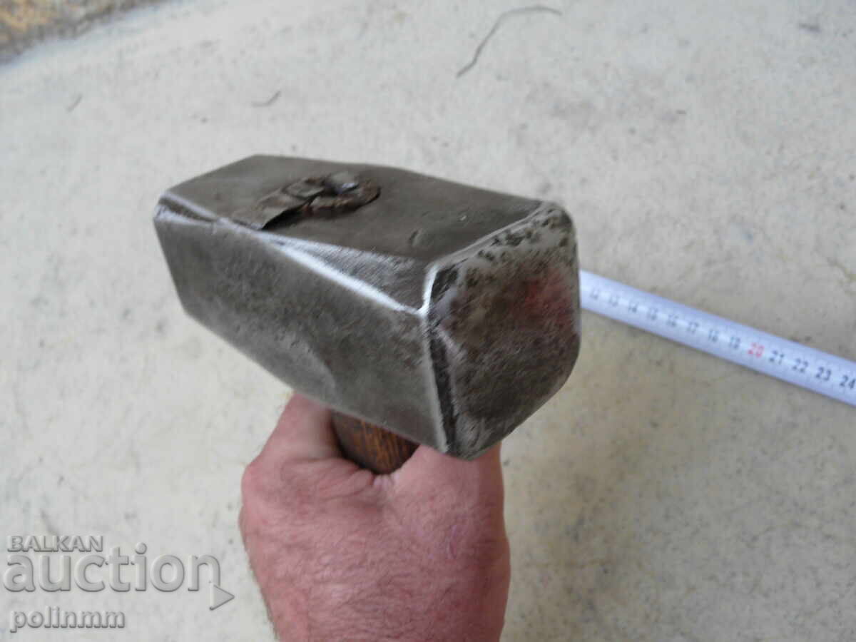 Γερμανικό σφυρί δύο κιλών - 320 με τιμή 40.00 BGN | € 20.45 Γερμανικό σφυρί δύο κιλών - 320 με τιμή 40.00 BGN | € 20.45