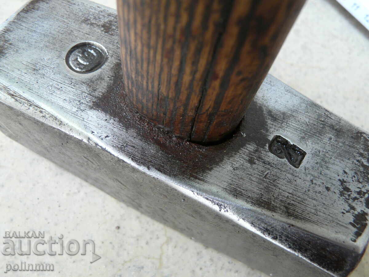 Δημοπρασία Γερμανικό σφυρί δύο κιλών - 320 Δημοπρασία Γερμανικό σφυρί δύο κιλών - 320