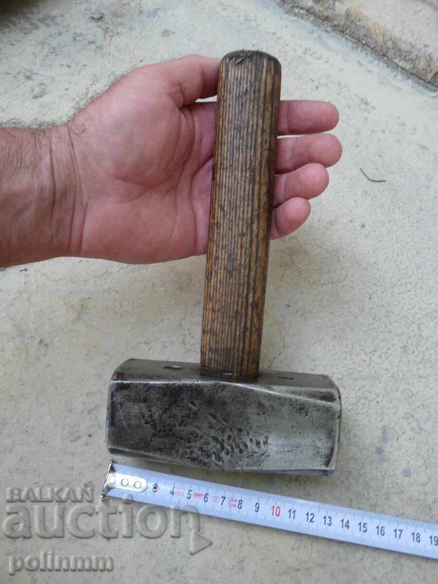 Παράδοση Γερμανικό σφυρί δύο κιλών - 320 Παράδοση Γερμανικό σφυρί δύο κιλών - 320