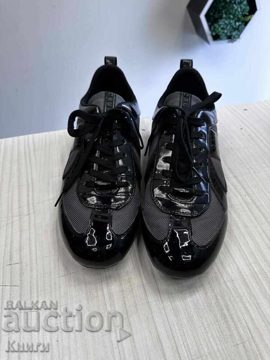 Livrarea Adidași bărbați CRUYFF - numărul 44