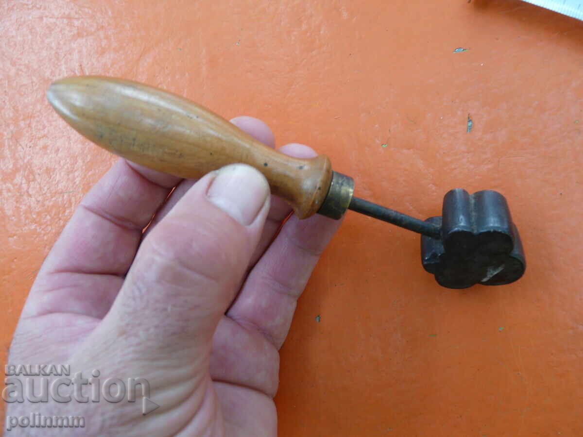 Auction  Old tool - 319