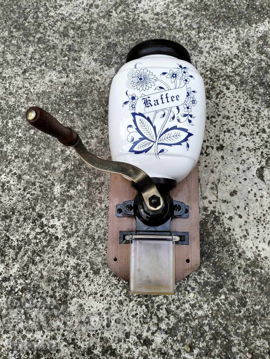 Πορσελάνινη καφεκοπτική μηχανή με τιμή 79.99 BGN | € 40.90