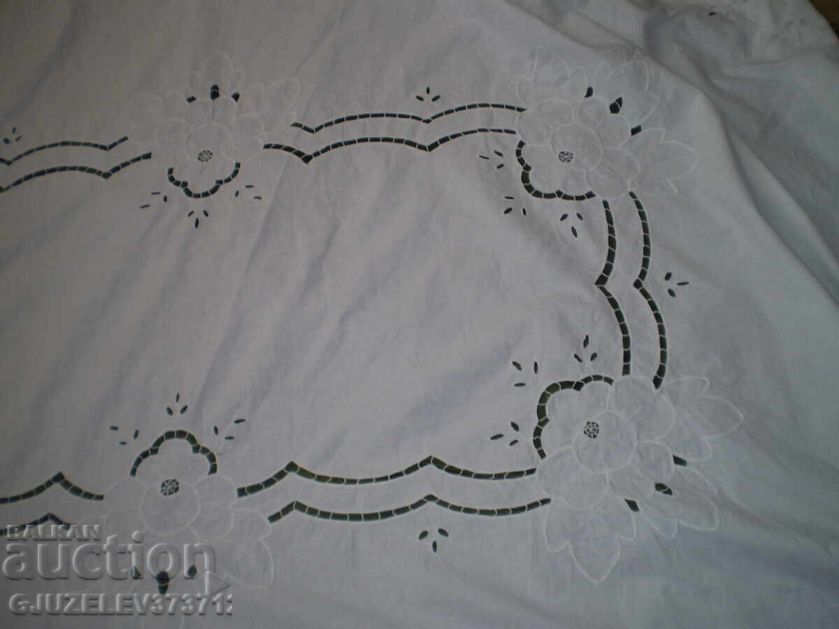 Доставка на Покривка за маса с изрязана бяла бродерия винтидж Доставка на Покривка за маса с изрязана бяла бродерия винтидж