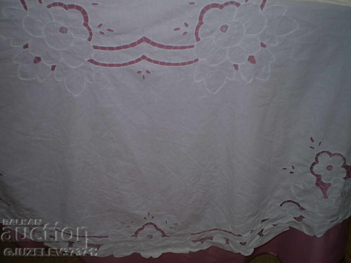 Покривка за маса с изрязана бяла бродерия винтидж - 6 Покривка за маса с изрязана бяла бродерия винтидж - 6