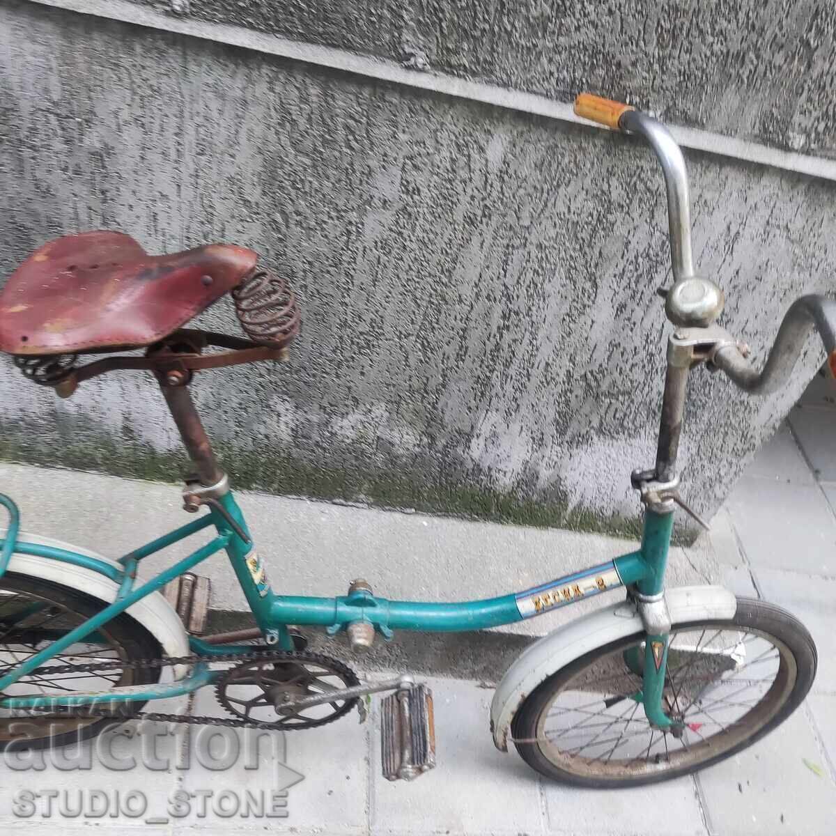 Παράδοση Ρετρό ποδήλατο 1979g. DESNA -2 Made in USSR - σε κίνηση Παράδοση Ρετρό ποδήλατο 1979g. DESNA -2 Made in USSR - σε κίνηση