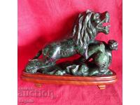 Уникална каменна пластика.